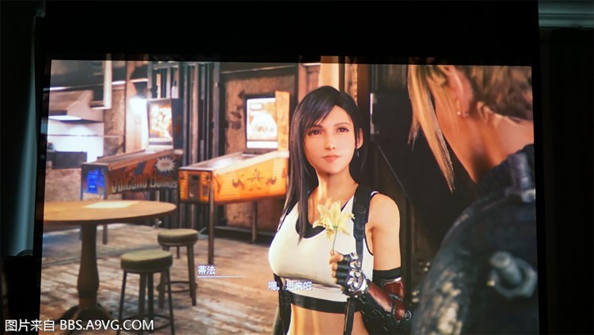 00寸超大屏幕4K分辨率玩PS4感觉就是爽