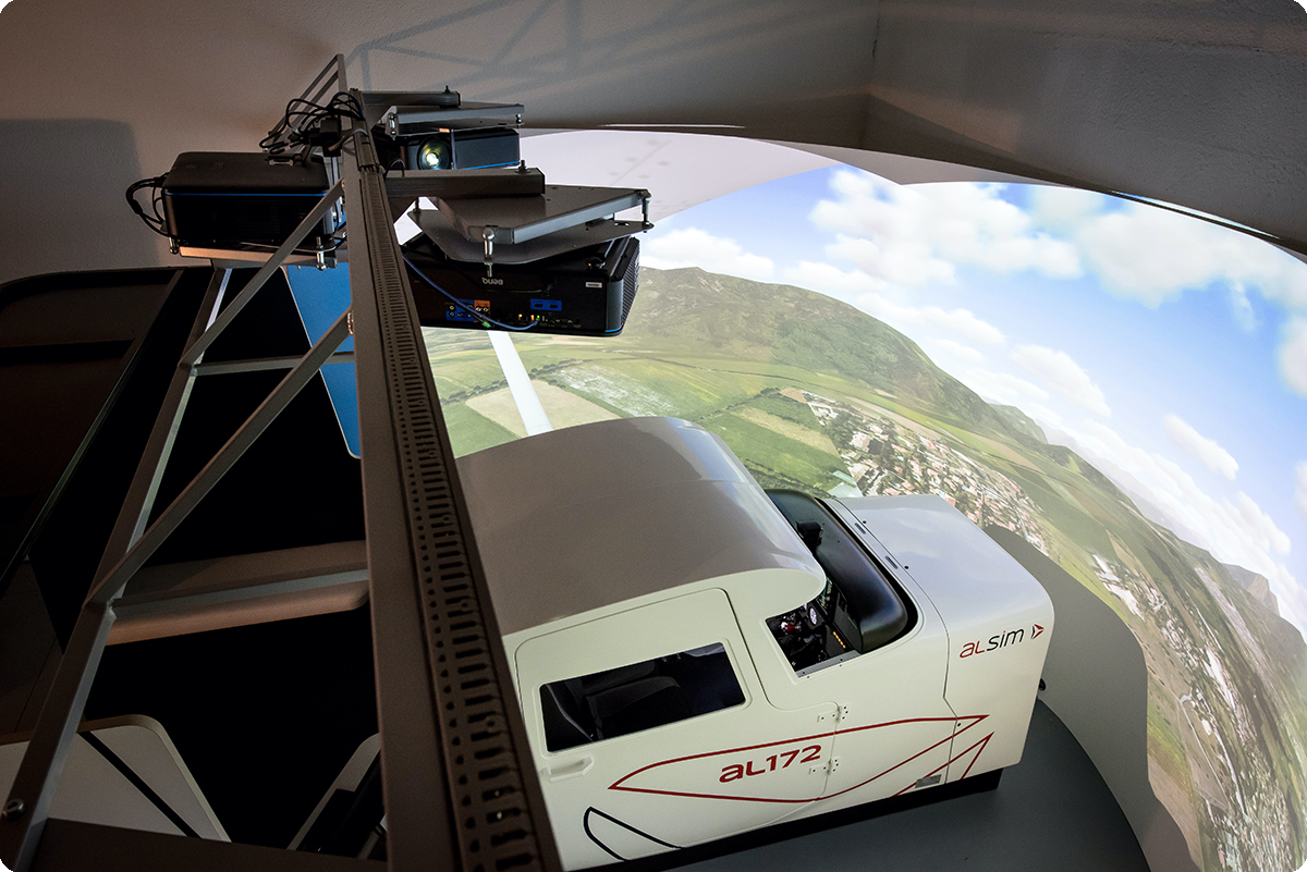 【工程案例】明基BenQ参与中国民航飞行学院国际飞行模拟器项目